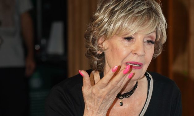 Lepa Lukić otkrila dugo čuvanu tajnu o najvećem zavodniku sa estrade: „U svakom gradu je imao po jednu“