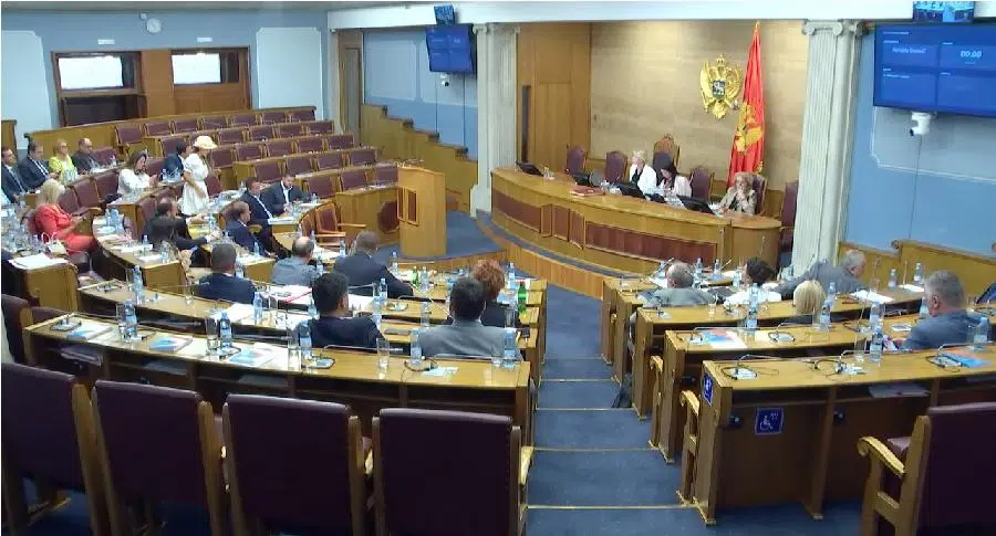 knezevic-uslovljava-bosnjake-u-parlamentu-crne-gore-u-toku-rasprava-o-inicijativi-za-smenu-andrije-mandica.webp „Knežević uslovljava Bošnjake“: U parlamentu Crne Gore u toku rasprava o inicijativi za smenu Andrije Mandića