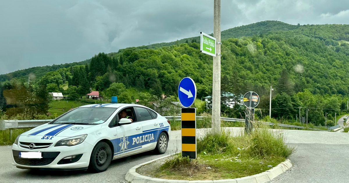 udes-na-putu-podgorica-cetinje-jedna-osoba-tesko-povredjena-druga-podlegla-povredama.jpg Udes na putu Podgorica-Cetinje: Jedna osoba teško povređena, druga podlegla povredama