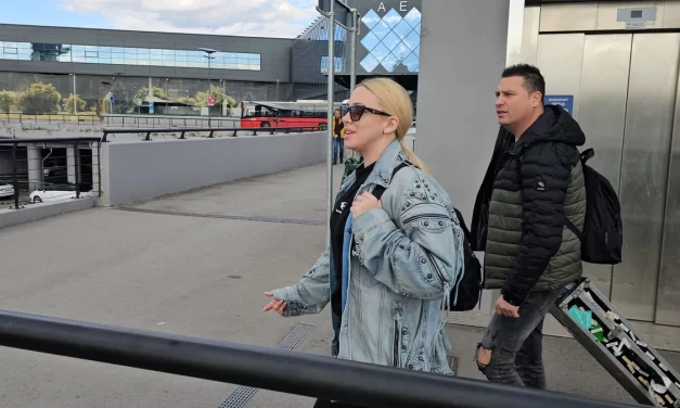 Paparaco: „Umorna i lepa“ Milica Todorović na aerodromu!