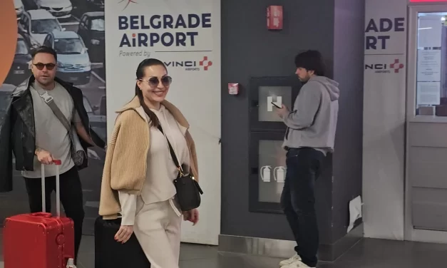 Paparaco: Ceca bez šminke i u trenerci na aerodromu!