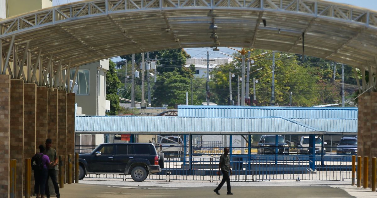u-majami-stigao-prvi-let-s-americkim-gradjanima-koji-beze-s-haitija.jpg U Majami stigao prvi let s američkim građanima koji beže s Haitija
