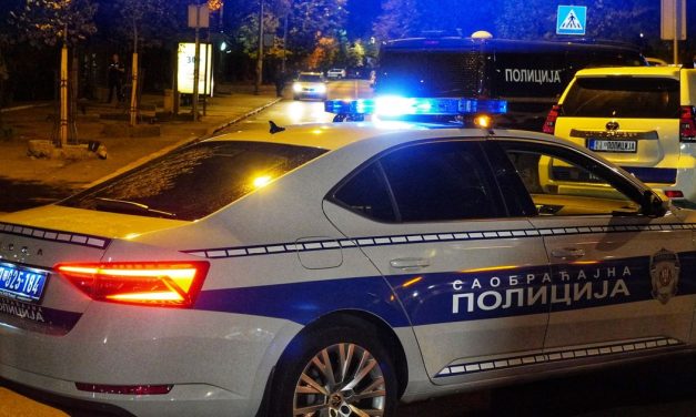 Teška saobraćajna nesreća na auto-putu kod Beograd: Vatra guta automobil