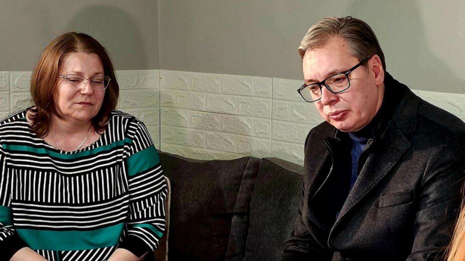 „Danas bi Bojana imala 25 godina. Njen život je prekinut nemilosrdno, bez razloga“: Vučić posetio porodicu najmlađe žrtve NATO agresije