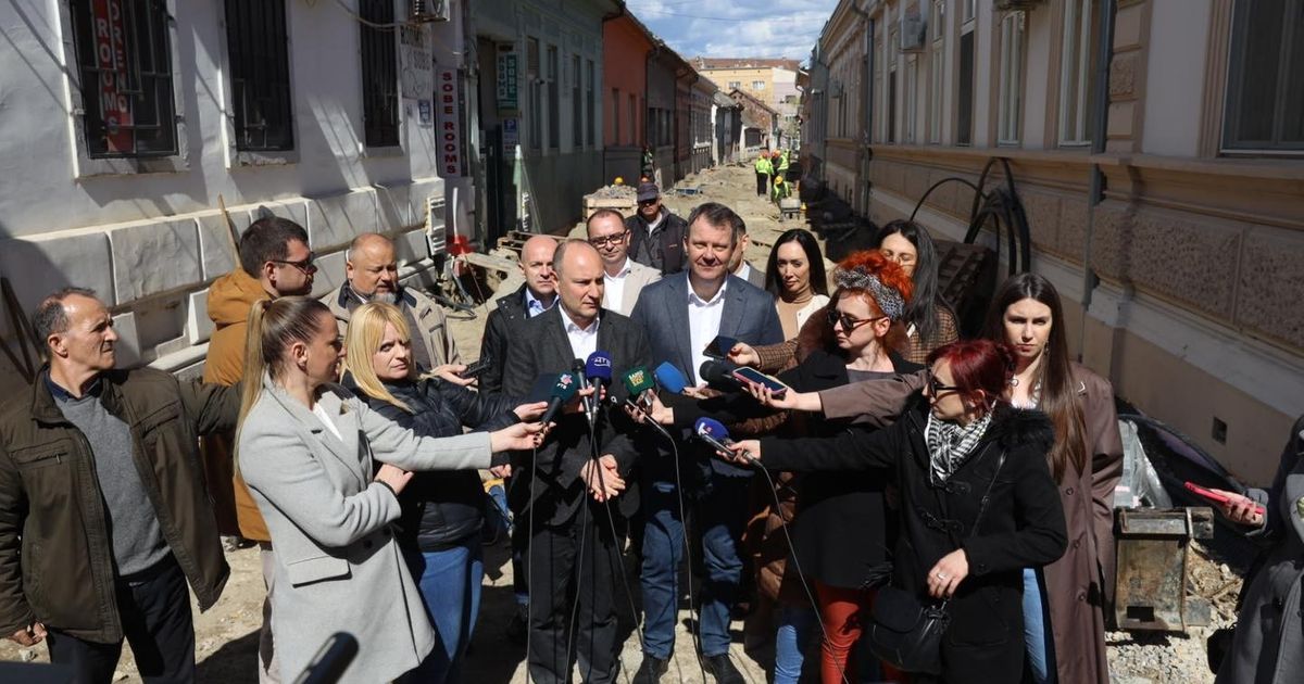 djuric-i-mirovic-obisli-najvece-gradiliste-ovog-dela-evrope-novi-park-na-12-hektara-i-rekonstrukcija-600-kuca.jpg Đurić i Mirović obišli najveće gradilište ovog dela Evrope: Novi park na 1,2 hektara i rekonstrukcija 600 kuća