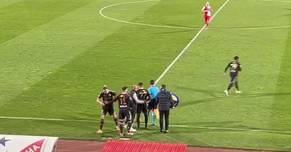 Navijači Voše isprozivali Pavkova, on reagovao ka njima kad je izlazio s terena, trener Čuke ga jedva smirio