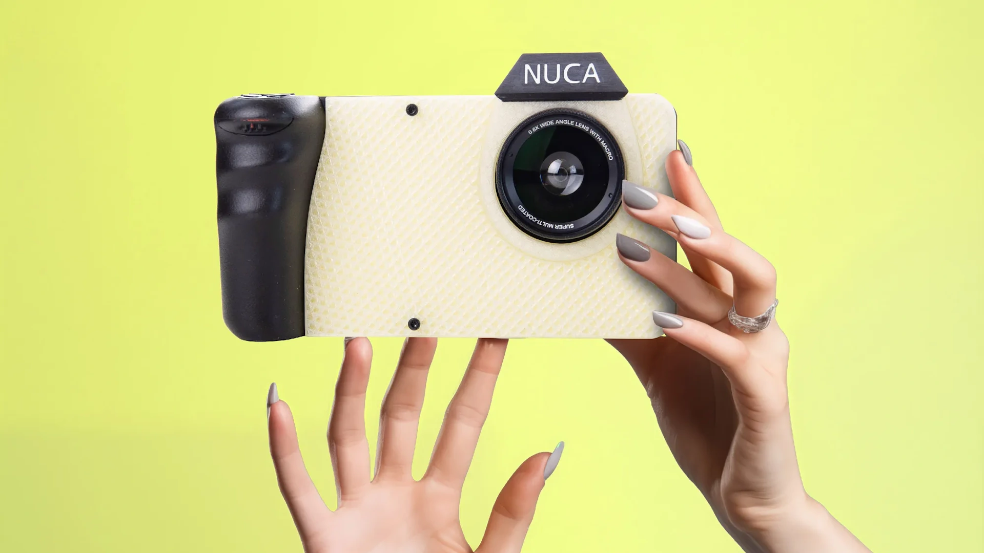 nuca-je-fotoaparat-koji-svaku-fotografiju-pretvara-u-golotinju.webp „Nuca“ je fotoaparat koji svaku fotografiju pretvara u golotinju