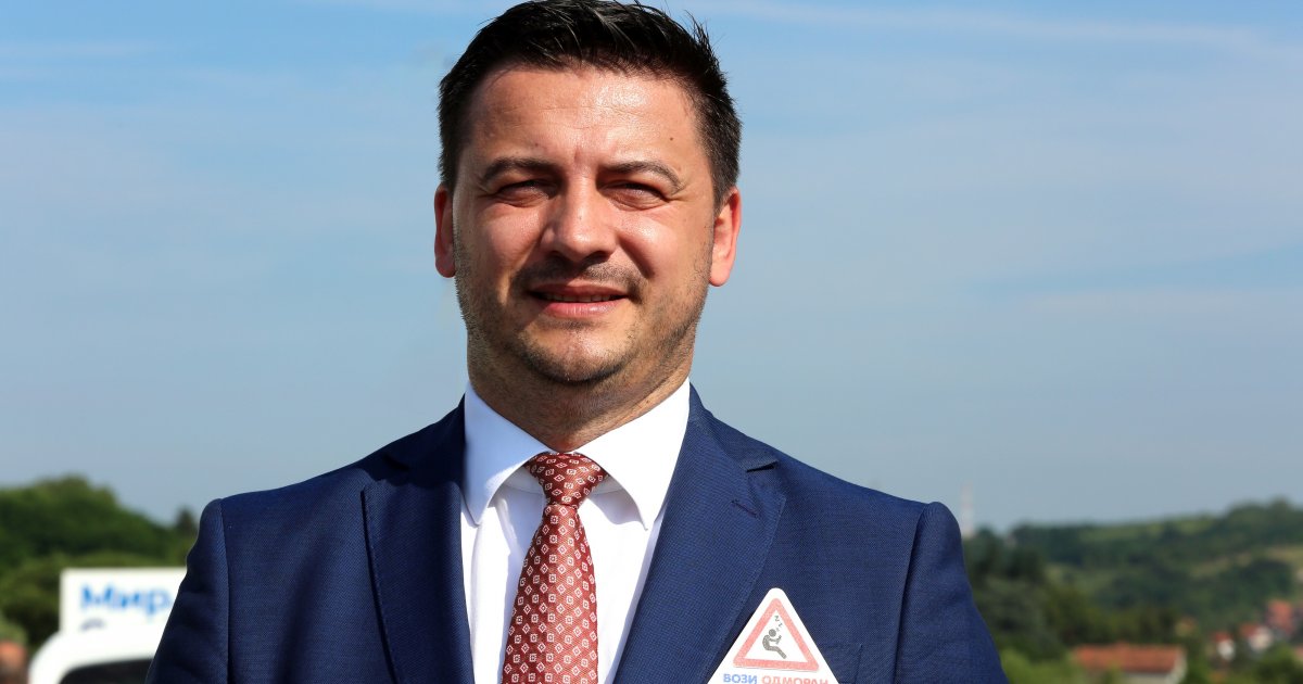 nacionalni-cilj-je-da-se-prepolovi-broj-smrtno-stradalih-konferencija-o-bezbednosti-saobracaja-na-zlatiboru.jpg „Nacionalni cilj je da se prepolovi broj smrtno stradalih“: Konferencija o bezbednosti saobraćaja na Zlatiboru