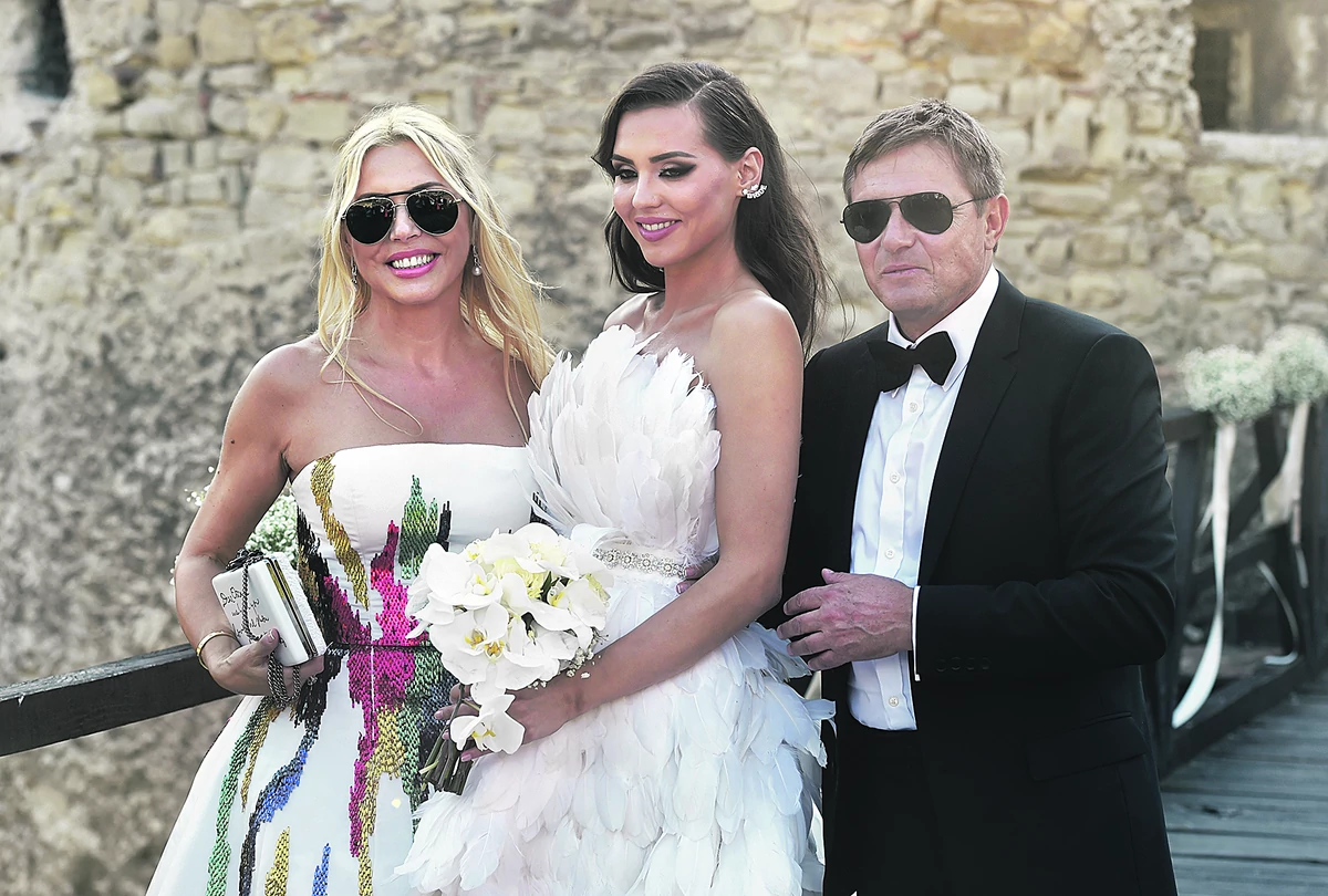 Čestitamo! Anja Stojković se porodila četvrti put! Piksi objavio fotografiju sa unukom
