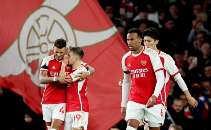arsenal-napunio-mrezu-petrovica-i-petardirao-celsi.jpg Arsenal napunio mrežu Petrovića i „petardirao“ Čelsi!