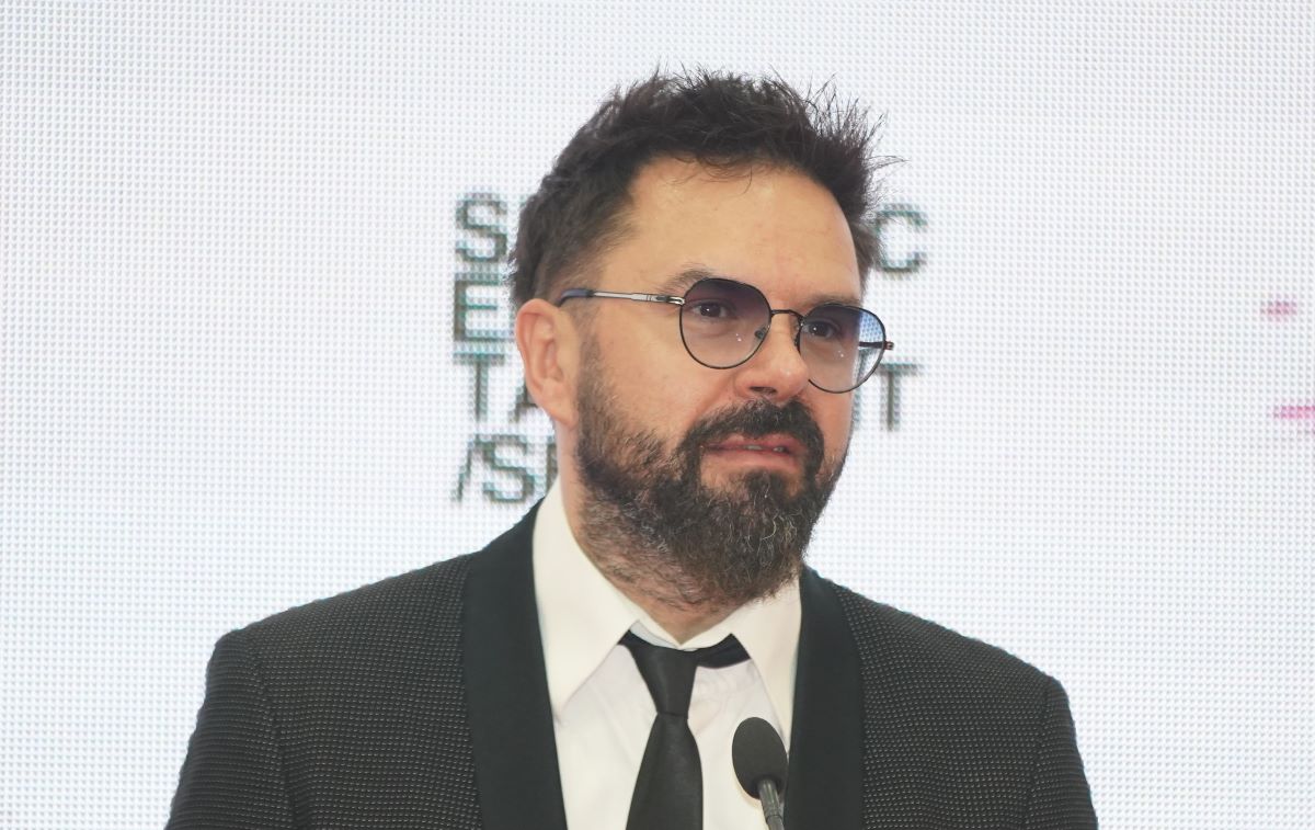 petar-graso-supruzi-slomio-srce-ali-ona-je-konacno-srecna-s-njim-posle-brodolama-ljubi-ovog-dasu-foto.jpg Petar Grašo supruzi slomio srce, ali ona je konačno srećna s njim: Posle brodolama ljubi ovog dasu FOTO