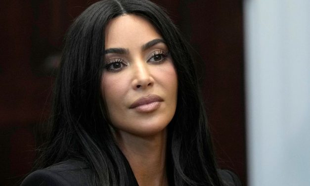 Kim Kardašijan u poseti potpredsednici SAD: Rijaliti zvezda se bori za reformu pravosuđa u SAD