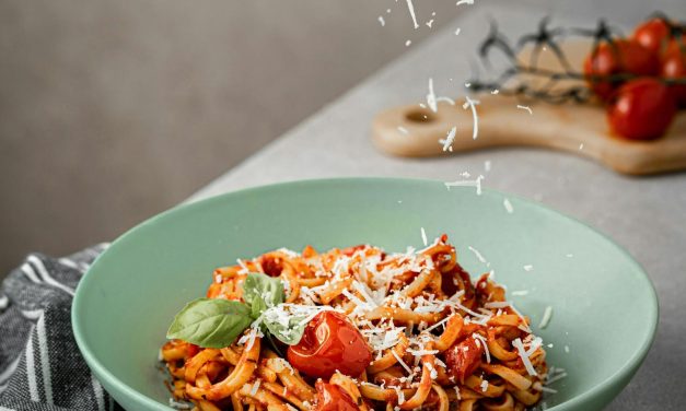 Kulturna simfonija na tanjiru: Kako tanjuri za tjesteninu oblikuju naše gastronomske doživljaje