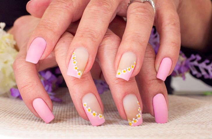 neodoljivi-pink-nokti-koje-cemo-nositi-ovog-leta.jpg Neodoljivi pink nokti koje ćemo nositi ovog leta