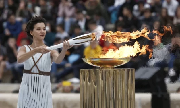 Olimpijski plamen predat Parizu!