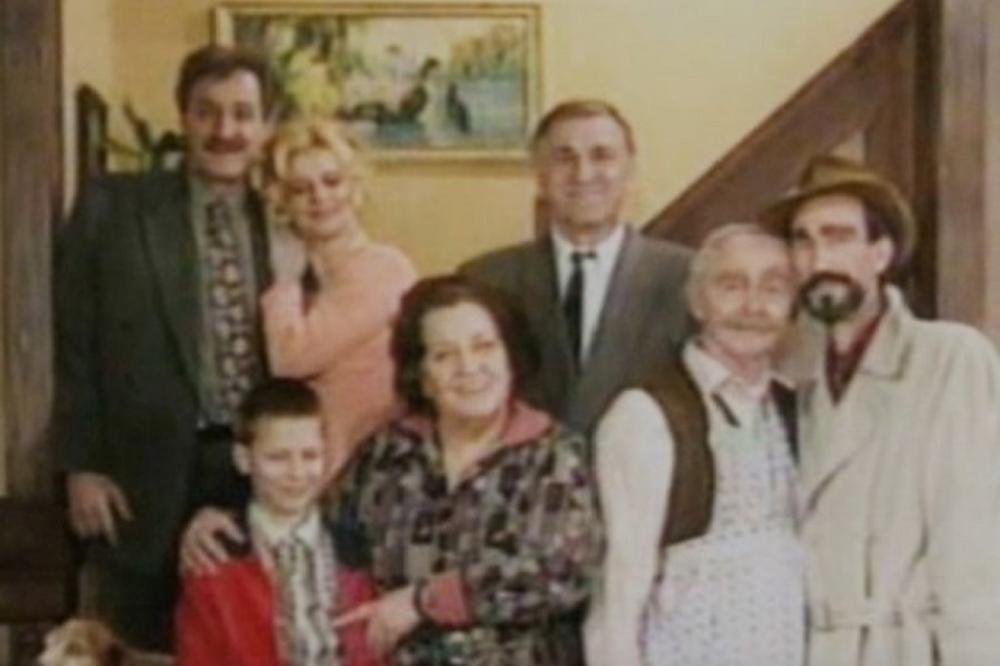 pregrst-cinjenica-o-kultnoj-seriji-srecni-ljudi-koje-ne-znate-pas-sima-je-bio-slep.jpg PREGRŠT ČINJENICA o kultnoj seriji Srećni ljudi koje NE ZNATE: “Pas Sima je bio slep…“