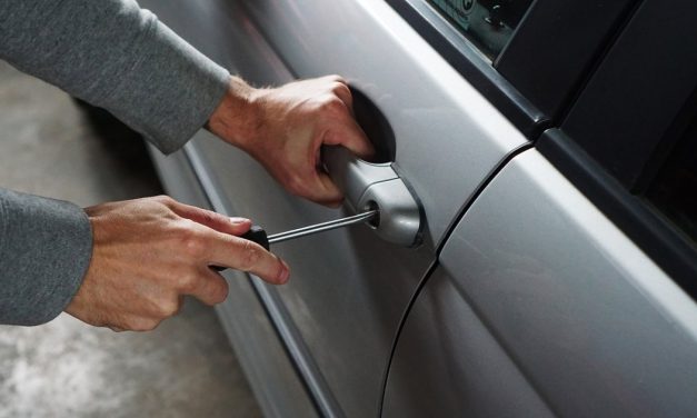 Uhapšeni maloletnici koji su ukrali automobil u Tovariševu: Izazvali udes, vozilo oštećeno