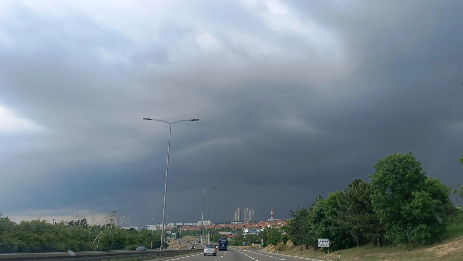 U Srbiji danas oblačno sa kišom i pljuskovima, temperatura do 25