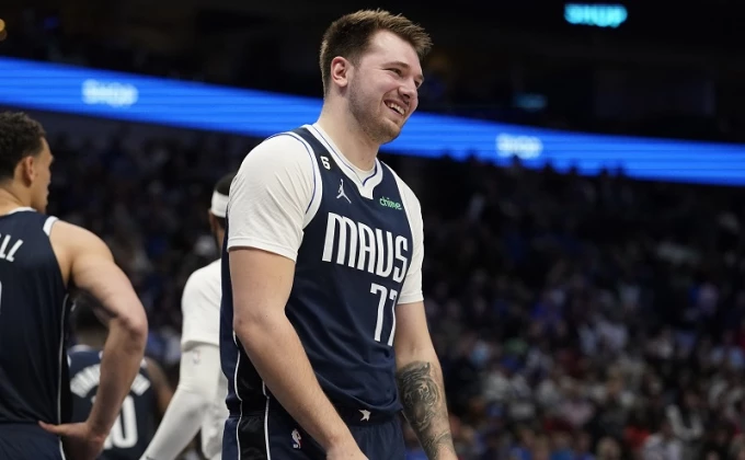 doncicu-ponovo-krvarilo-koleno.jpg Dončiću ponovo krvarilo koleno