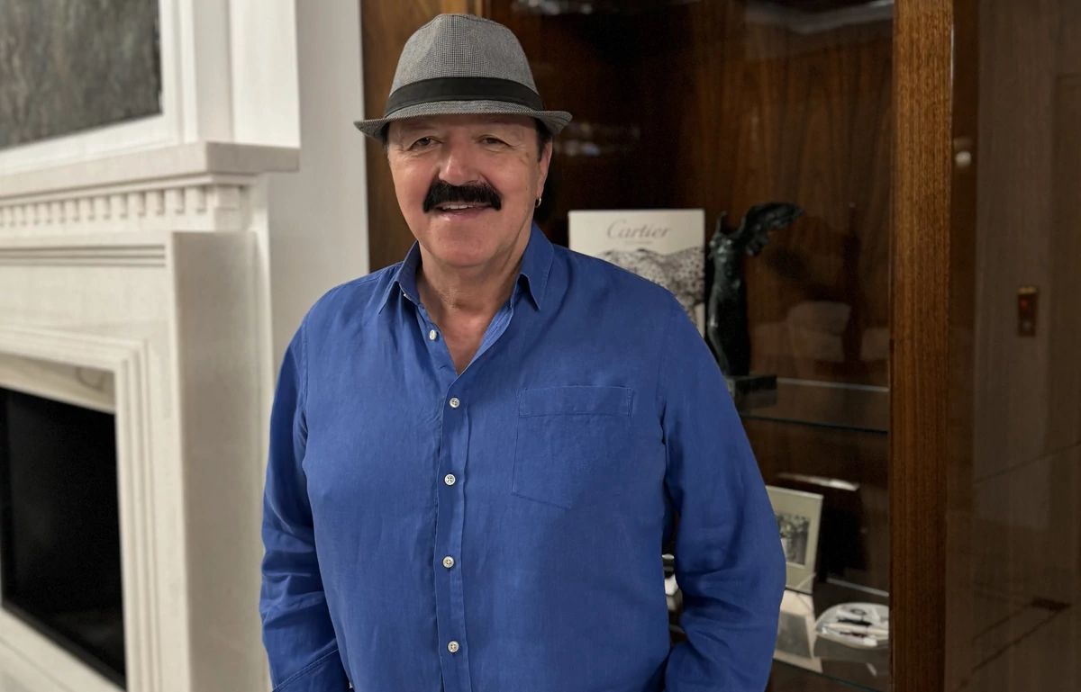 „Da se ne uvredi, otac može da mu bude!“ Pevačica poslala jasnu poruku Harisu Džinoviću